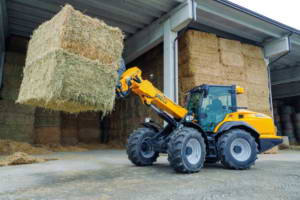 Telehandler with bale fork with spikes 